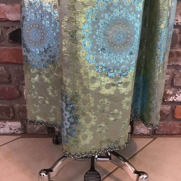 VINTAGE Woman’s 50’s 60’s Exquisite Metallic Scoop Neck Long Sleeve Evening Gown - Picture 5 of 12